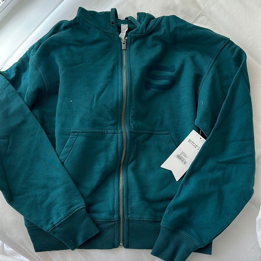 stori activewear zipup